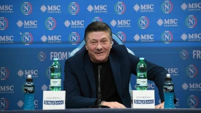 Napoli, Mazzarri ha ritrovato la rotta: si andrà avanti con la difesa a tre