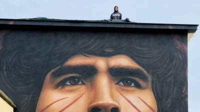 Jorit presenta il murales di Maradona: "Emozionato come al primo appuntamento"