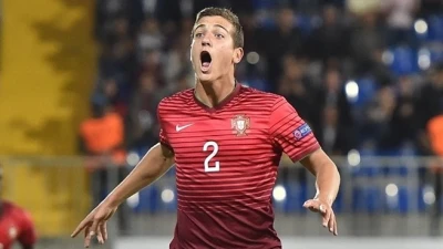 SKY - Osservatori del Napoli a seguire un18enne del Porto
