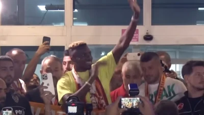 Victor Osimhen è un nuovo calciatore del Galatasaray: il comunicato e il post "criptico" di Icardi