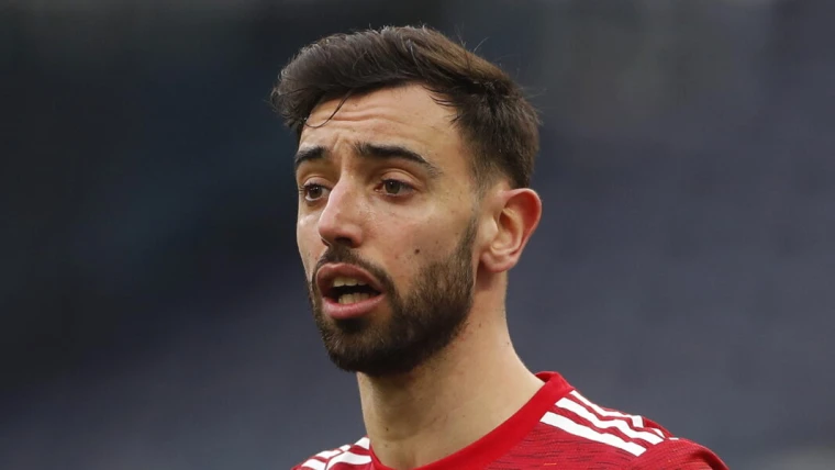 Manchester United, Bruno Fernandes ritrova l'amico McTominay e condivide il regalo di Scott sui social
