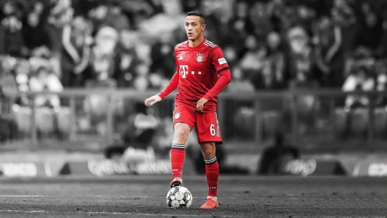 Coronavirus, la Bundesliga non si ferma e Thiago Alcantara tuona: "Siete matti"