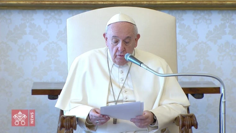 Papa Francesco: "L'estro di Maradona e i napoletani, ecco cosa amo della città"