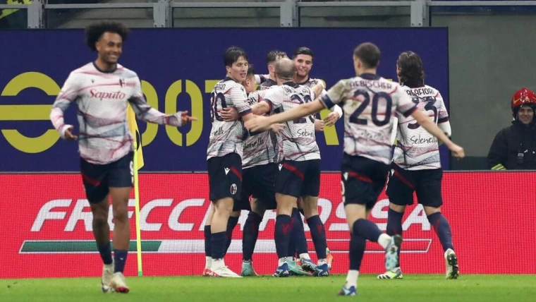 Serie A, la lega spinge per far giocare Bologna-Milan a porte chiuse: la situazione