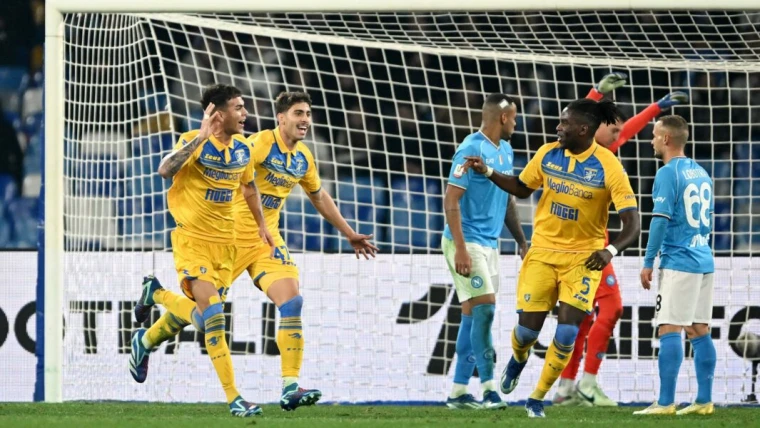Serie A, il programma della domenica: si comincia con Napoli-Frosinone