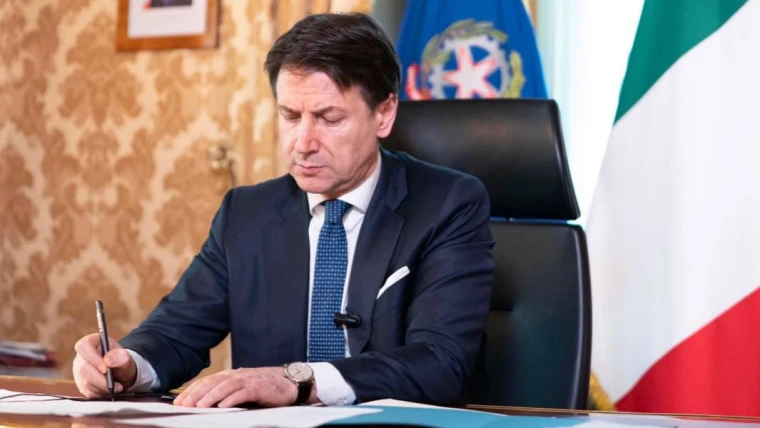 Coronavirus, Conte: "Fase più acuta. Per riaprire servono misure graduali"