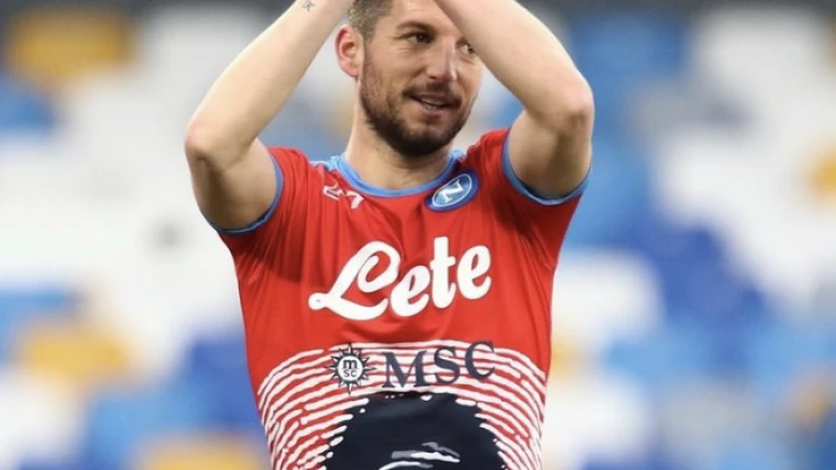 Napoli, una clausola tiene in stand-by il rinnovo di Mertens