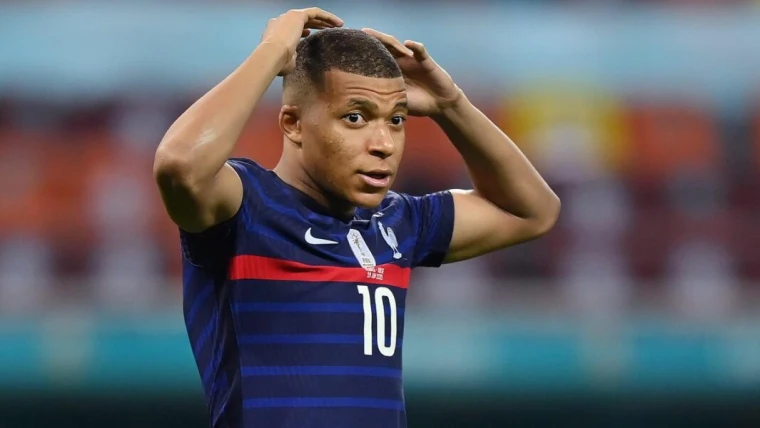 PSG-Mbappe, la battaglia legale prosegue: l'attaccante reclama un bonus di 30 milioni