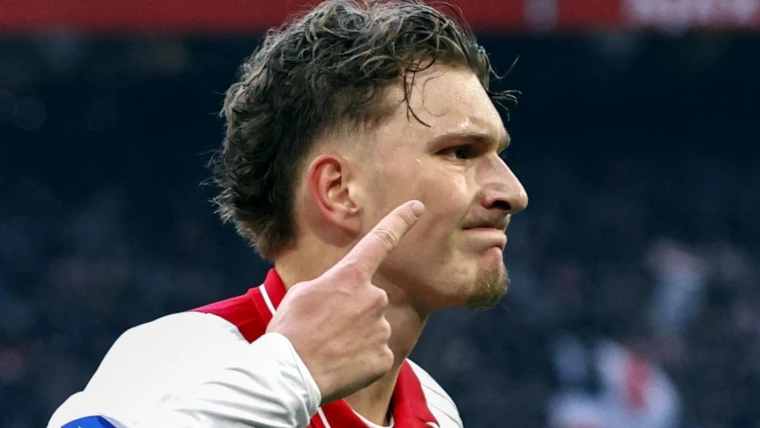 Ajax, Mika Godts nel mirino del Napoli: trattative avviate con il club olandese