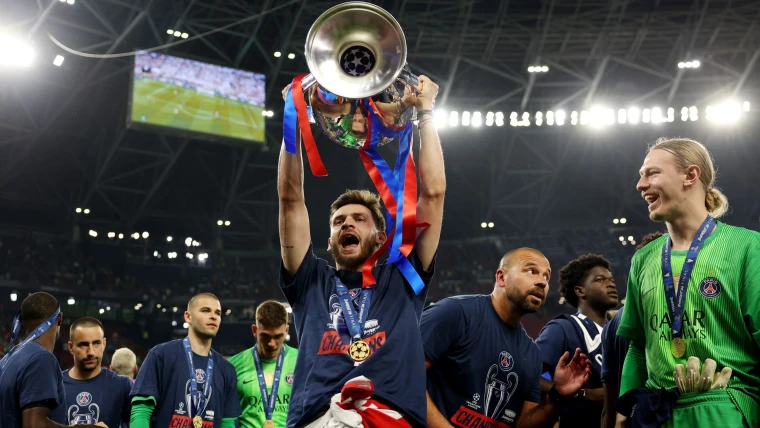 Paris Saint-Germain, Kvaratskhelia al Real Madrid? L’ipotesi del “galáctico” da 150 milioni e la strategia di Florentino Pérez