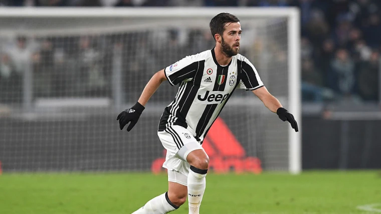 Miralem Pjanic dice addio al calcio giocato: “Il calcio era la mia musica”
