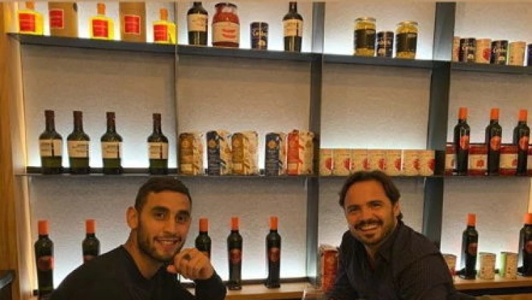 FOTO - Ghoulam scherza: "Sembra una serata d'amore"