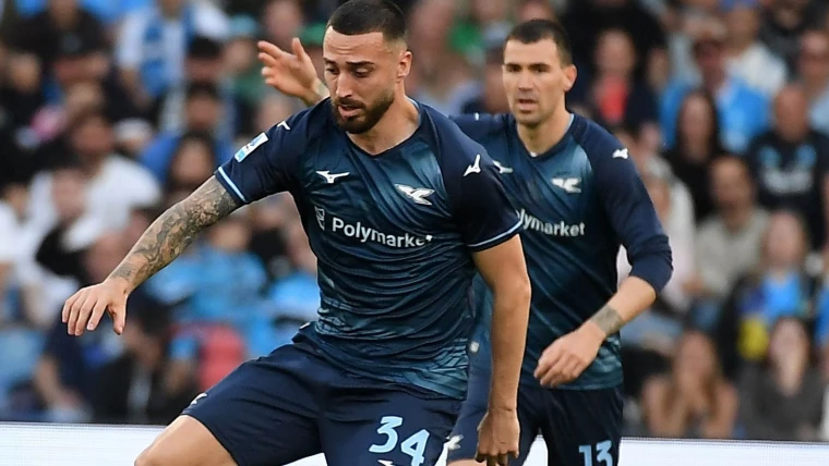 Milan, sprint per Mario Gila: accordo con il difensore, ora resta l'intesa con la Lazio