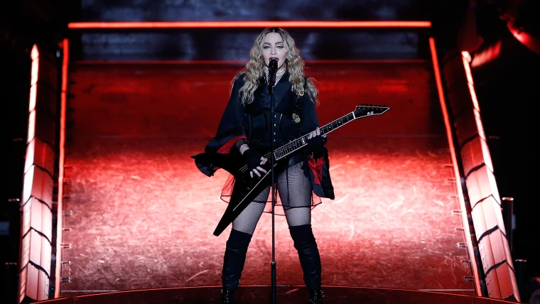 FOTO - Madonna e il panaro solidale di Napoli: "Dio benedica l'Italia"