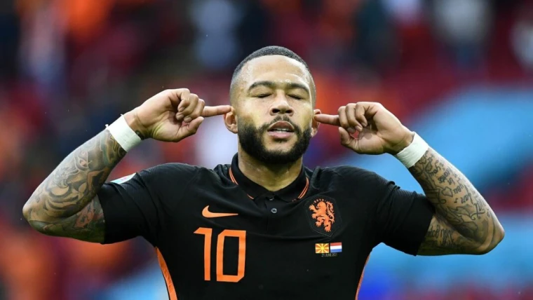 Depay, infortunio e polemica: “Usavo il telefono per motivi medici”