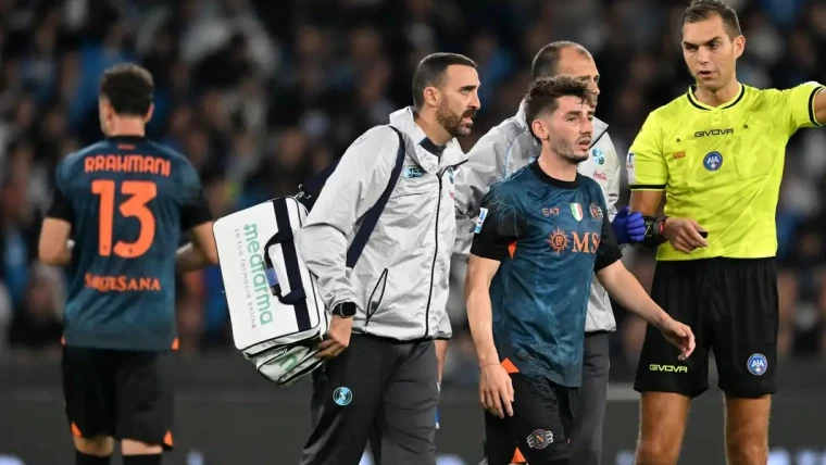 Napoli, aggiornamenti su Gilmour e Spinazzola: uno è out con l’Atalanta, l’altro tenta il recupero